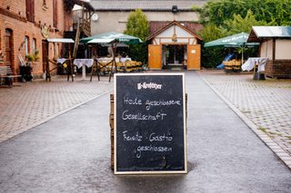 Kirchliche Hochzeit Leipzig Hochzeitsfeier Bienenfarm Kern-185.jpg