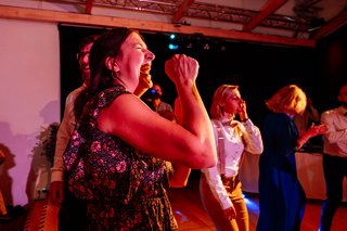 Kirchliche Hochzeit Leipzig Hochzeitsfeier Bienenfarm Kern-358.jpg