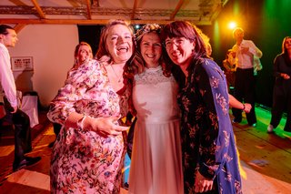 Kirchliche Hochzeit Leipzig Hochzeitsfeier Bienenfarm Kern-353.jpg